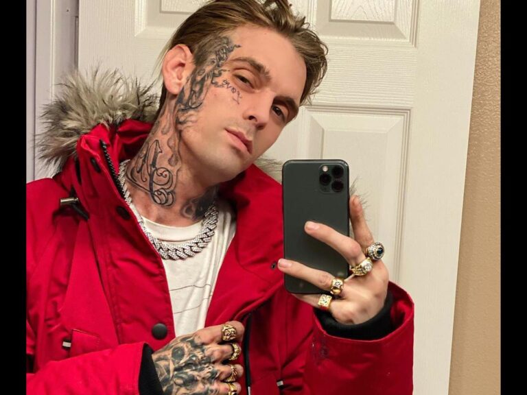 How did American singer Aaron Carter die